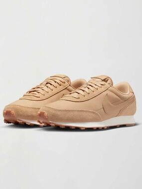 NWOT Nike Women’s DBreak PRM Size: 9 Color: Vachetta Tan